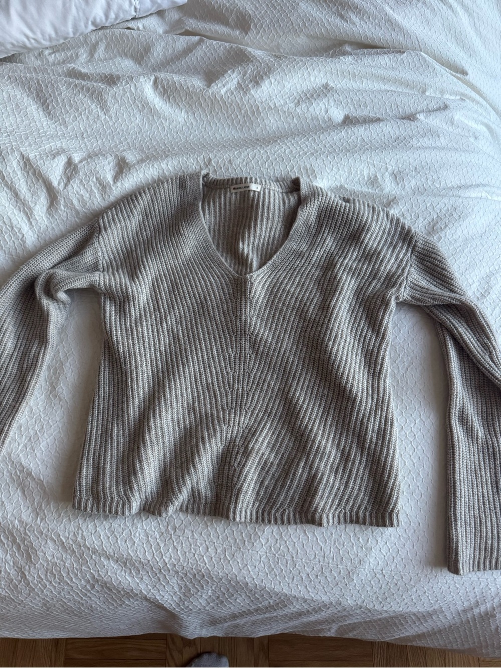Marine Layer Women’s V-Neck Ribbed Sweater in Light Taupe